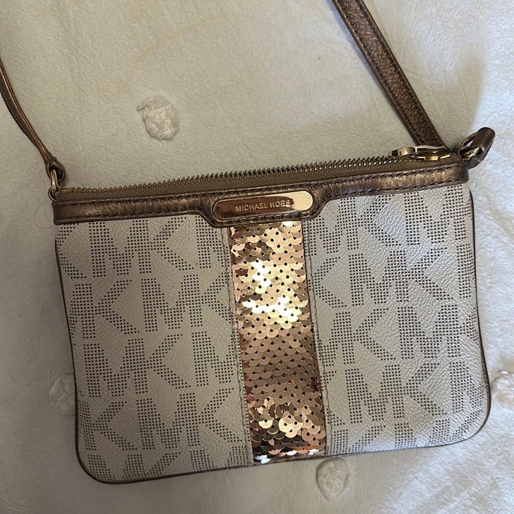 Small Micheal Kors crossbody